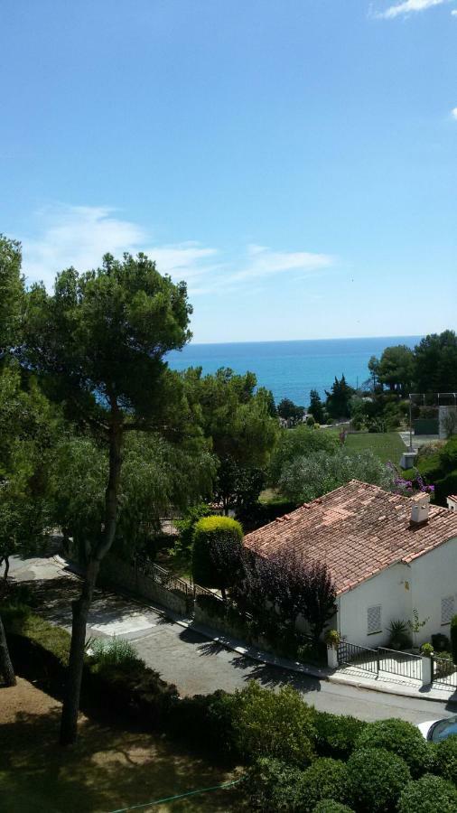 White Stones Beach In Sant Pol De Mar Exterior photo